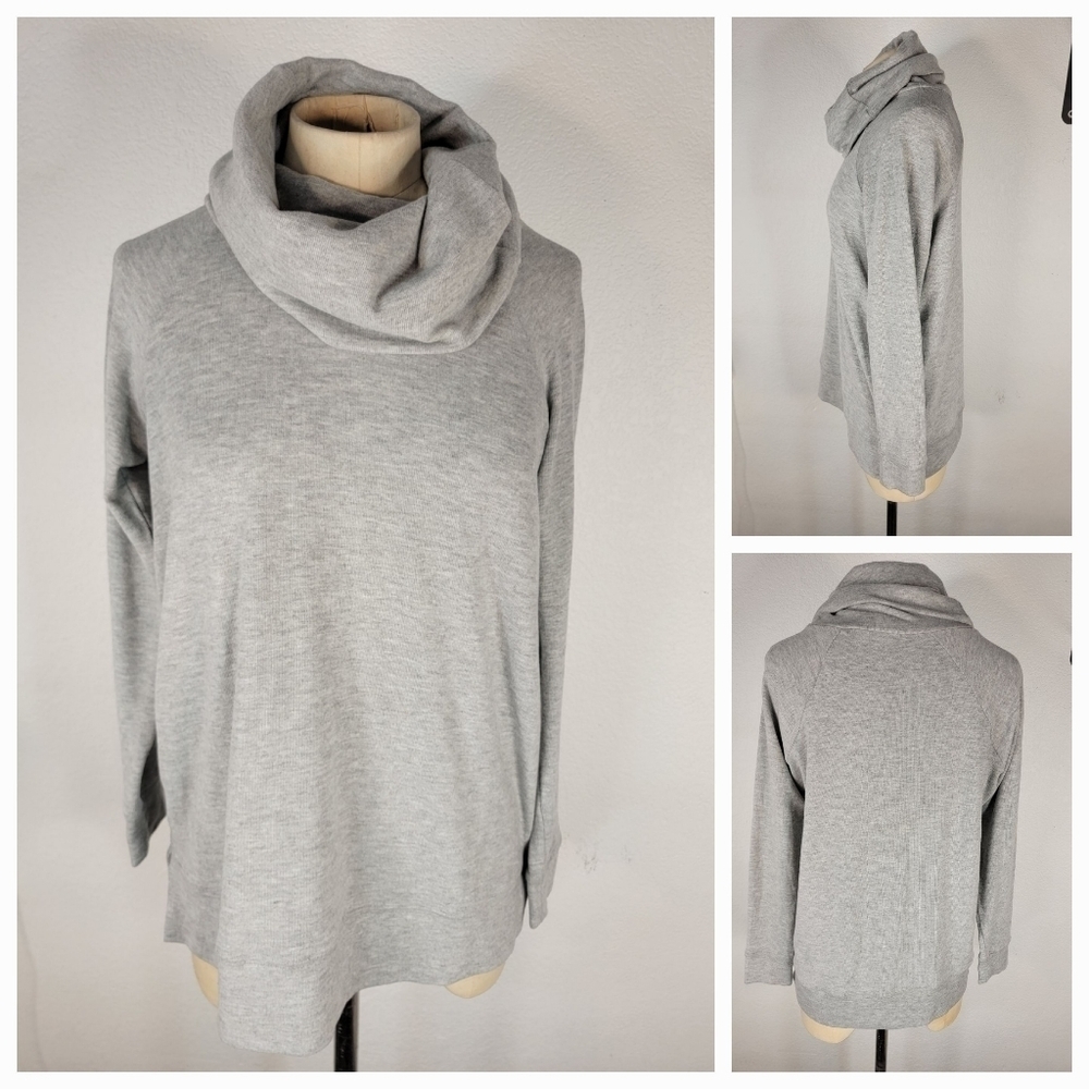 Cupcakes and cashmere Sz XS Sweater Cowl Neck Side Slits Gray